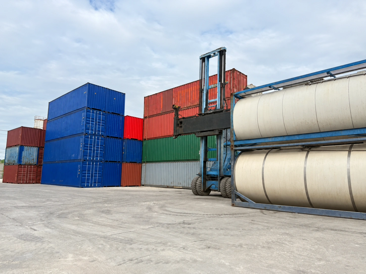 บริการลานตู้ (STORAGE)